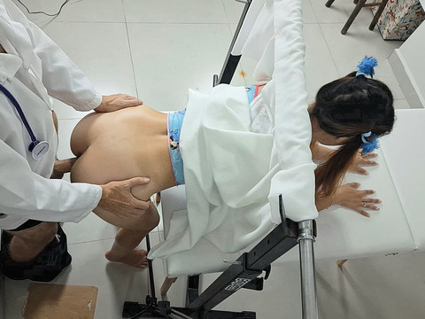 Find-Best-Lingerie.com presents: Gynecologist loses cell phone that contained videos of his patients!